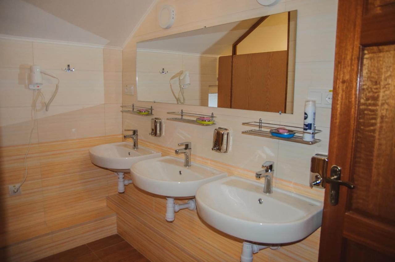 Hostel Stozhary Ternopil Luaran gambar